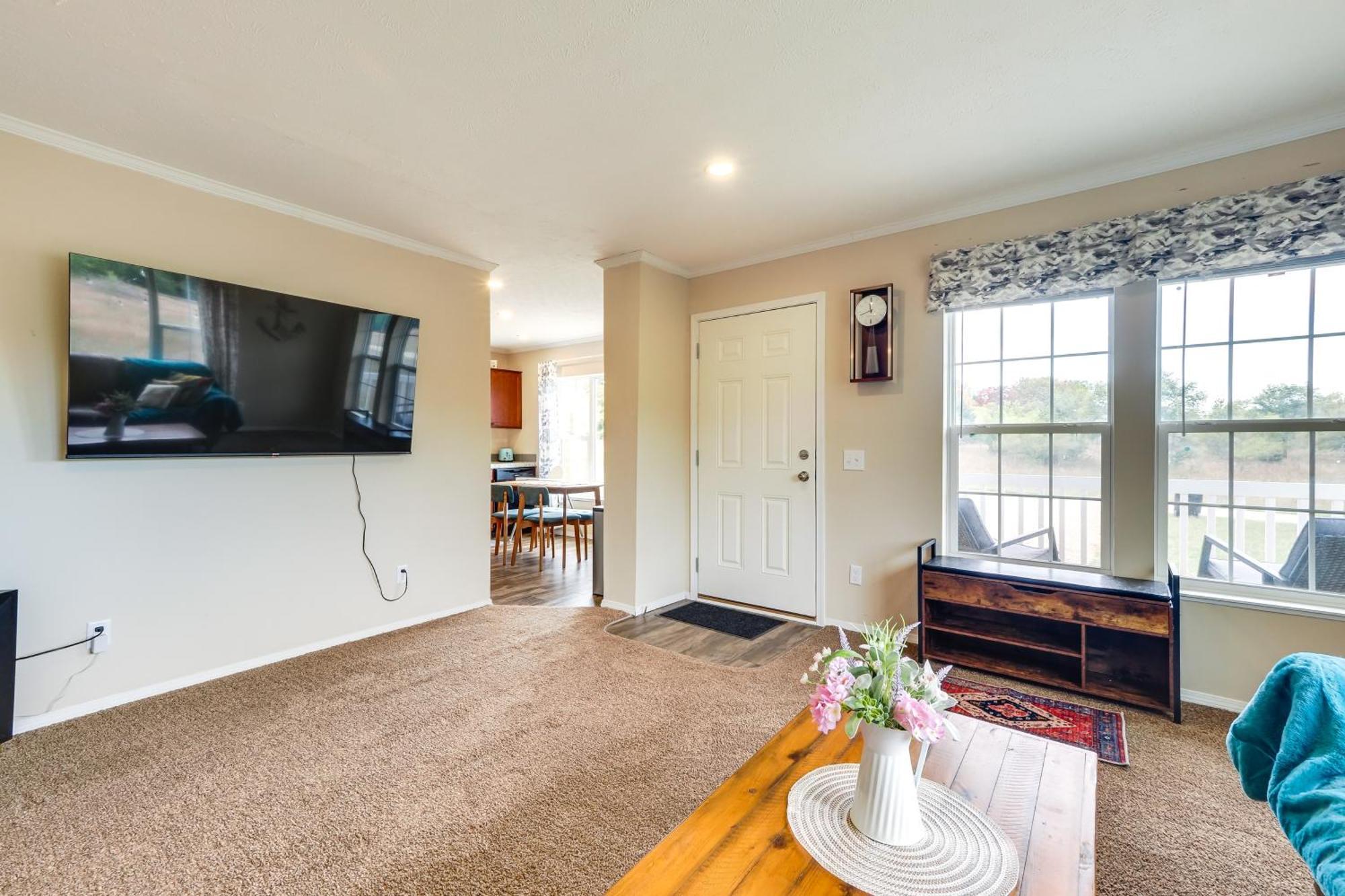 Family Home In Rapid City About 4 Mi To Torch Lake! Exterior foto